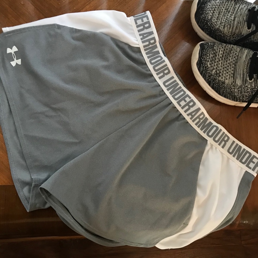 Under Armour | Loose Fit Shorts